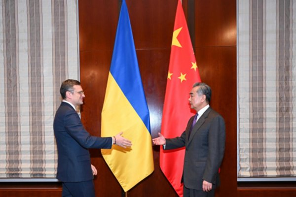 Kyiv invites Chinese FM to Ukraine for talks